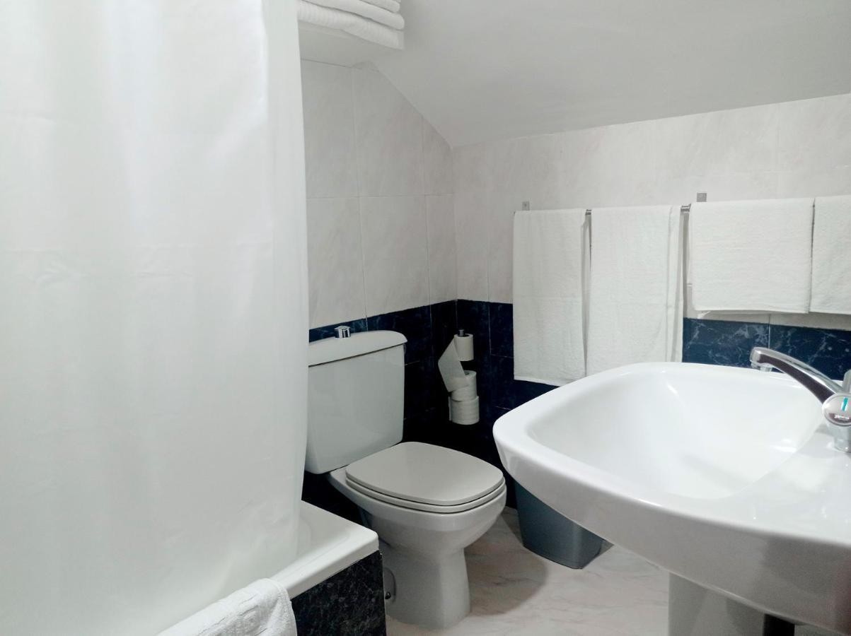 Hostal Lady Ana María Collado Villalba Habitación foto