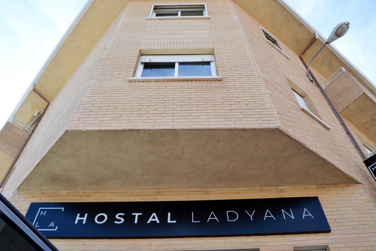 Hostal Lady Ana María Collado Villalba Exterior foto