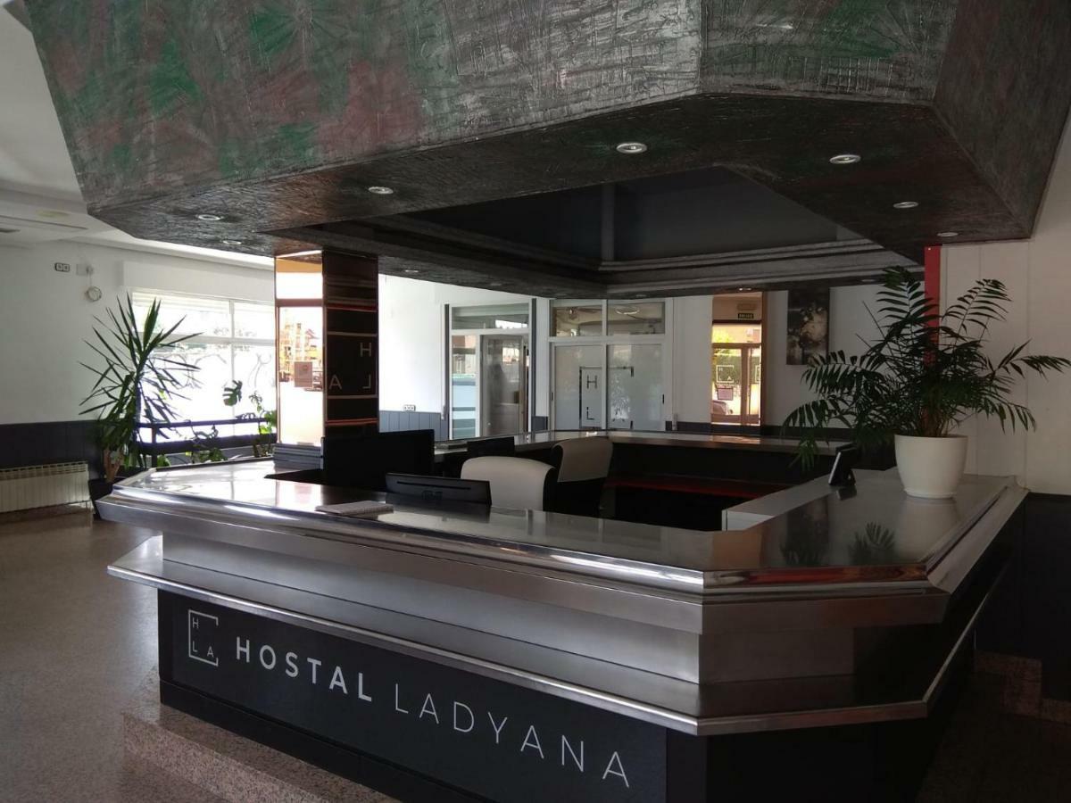 Hostal Lady Ana María Collado Villalba Exterior foto