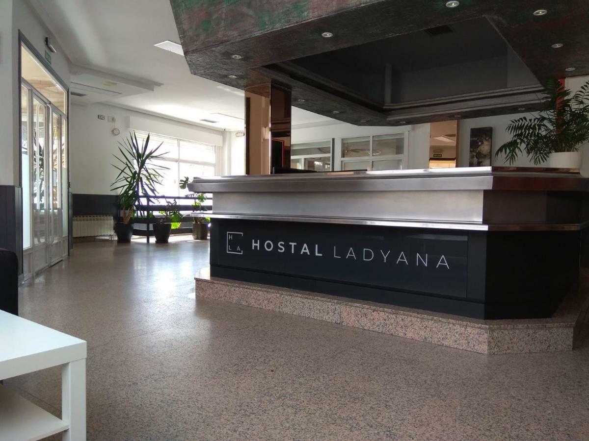 Hostal Lady Ana María Collado Villalba Exterior foto