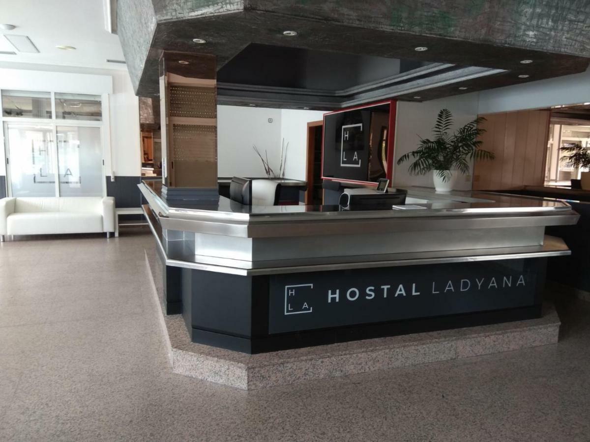 Hostal Lady Ana María Collado Villalba Exterior foto