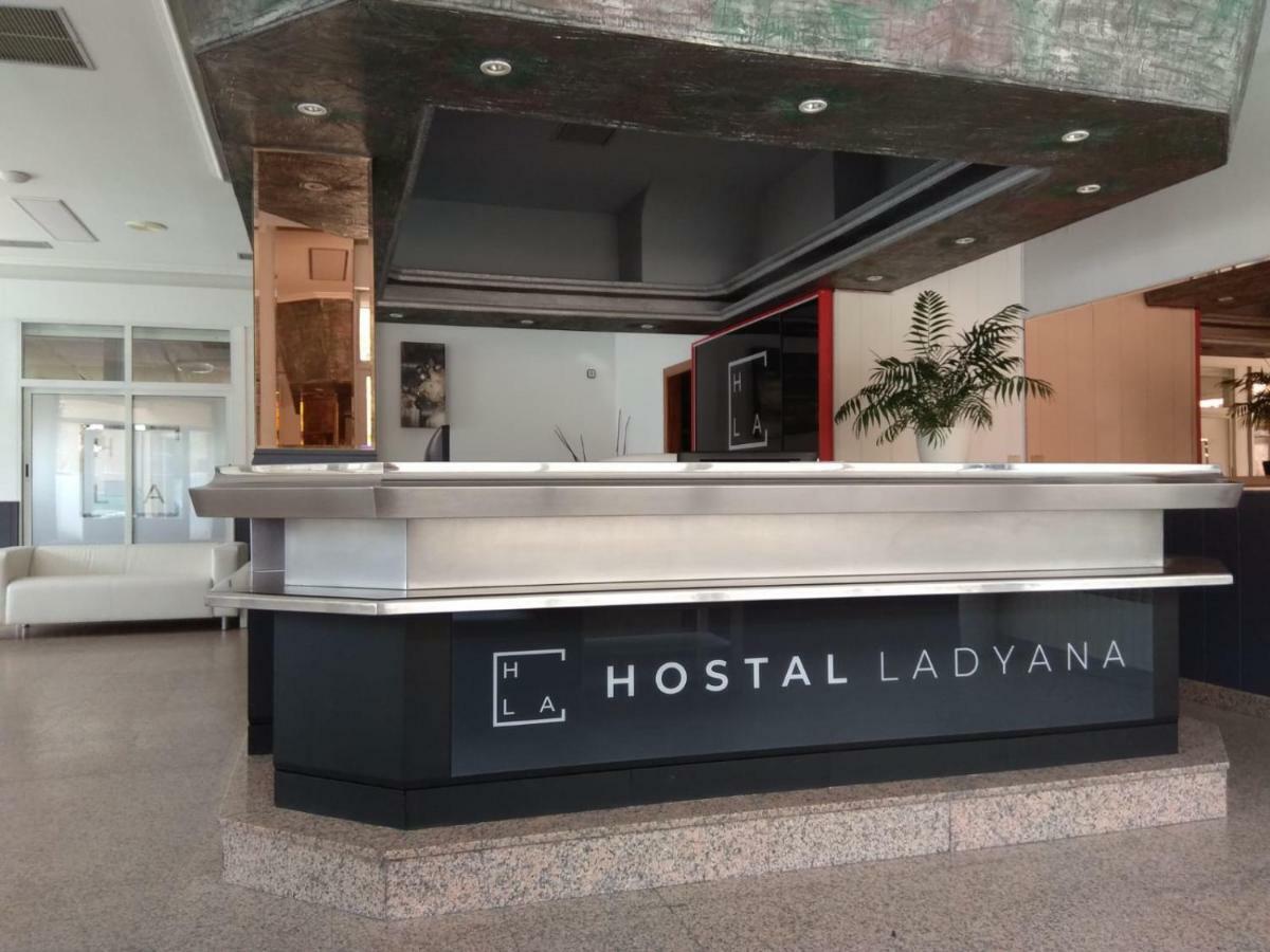 Hostal Lady Ana María Collado Villalba Exterior foto